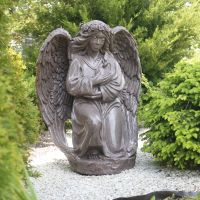 Садова фігура Ангел із серцем 76 см червоний